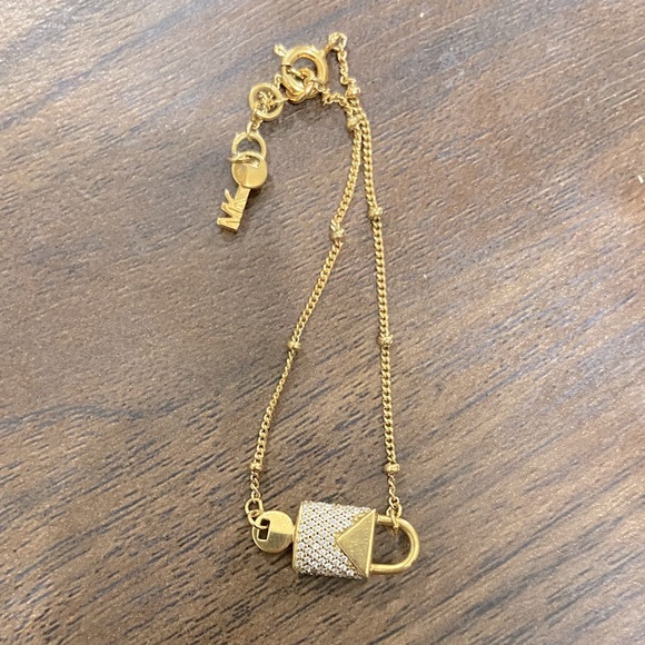 Gold lock Micheal Kors bracelet - Picture 4 of 10